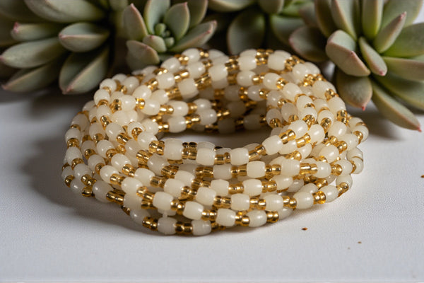 Waist Beads / Afrikanische Taillenkette - ISOKEN- Gold / Weiss (elastisch)