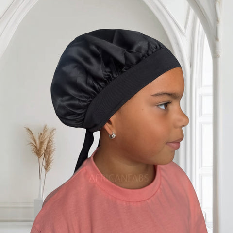 Schwarz Satin-Haube mit Bändern zum Binden (Kindergröße 3–7 Jahre) (Satin-Nachtmütze / Satin bonnet / Schlafhaube / Kinder Hair Bonnet / Satin bonnet)