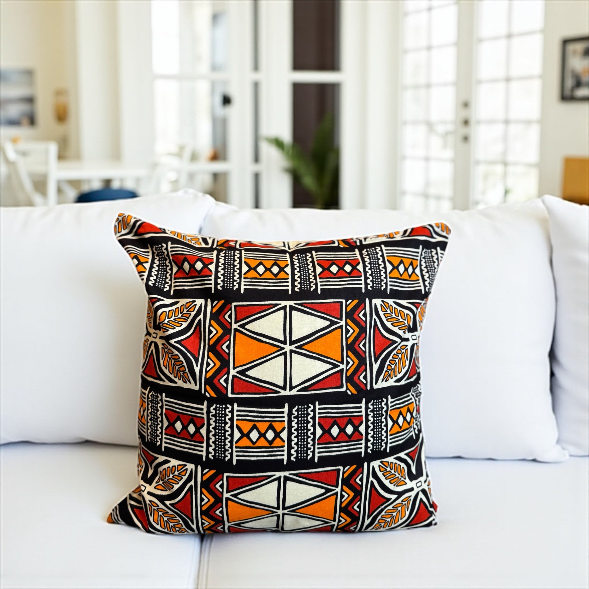 Afrikanisches Kissen | Rot & Orange Bogolan Symbols - Dekokissen 45x45 - 100% Baumwolle