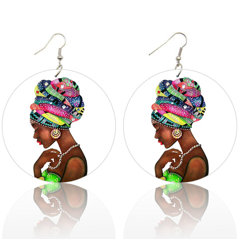 Frau mit buntem Kopftuch - Afrikanische Ohrringe