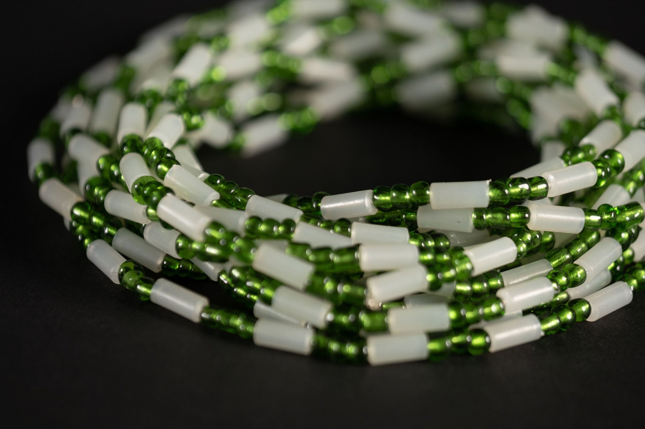 Waist Beads / Afrikanische Taillenkette - EGHE - Grün / Weiss (elastisch)