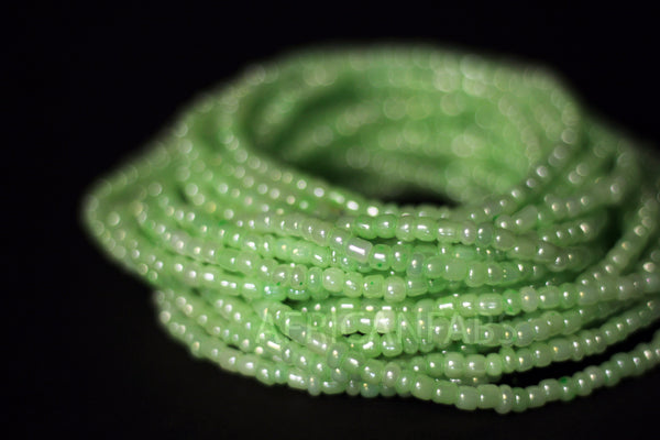 Waist Beads / Afrikanische Taillenkette - AKUGBE - Mintgrün (elastisch)