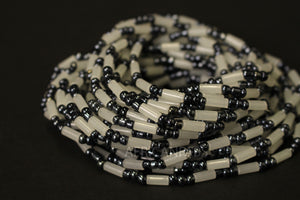 Waist Beads / Afrikanische Taillenkette - OTASOWIE - Grau (elastisch)