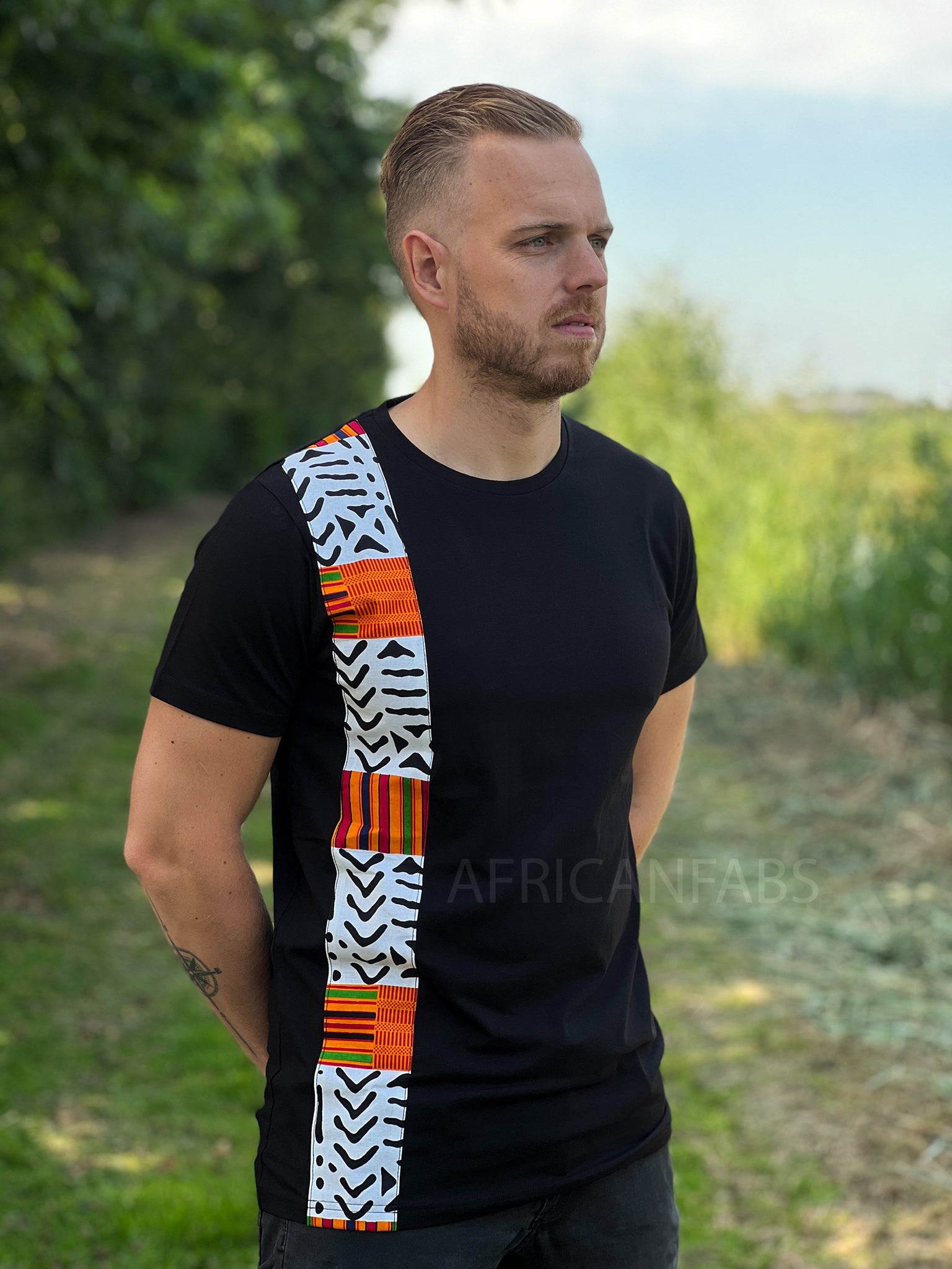 T-Shirt mit afrikanischem Druck - Weiss Bogolan Kente Reifen