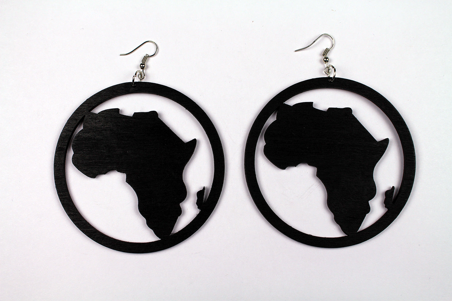 Afrikanische Ohrringe in verschiedenen Farben | Afrikanischer Kontinent im Kreis
