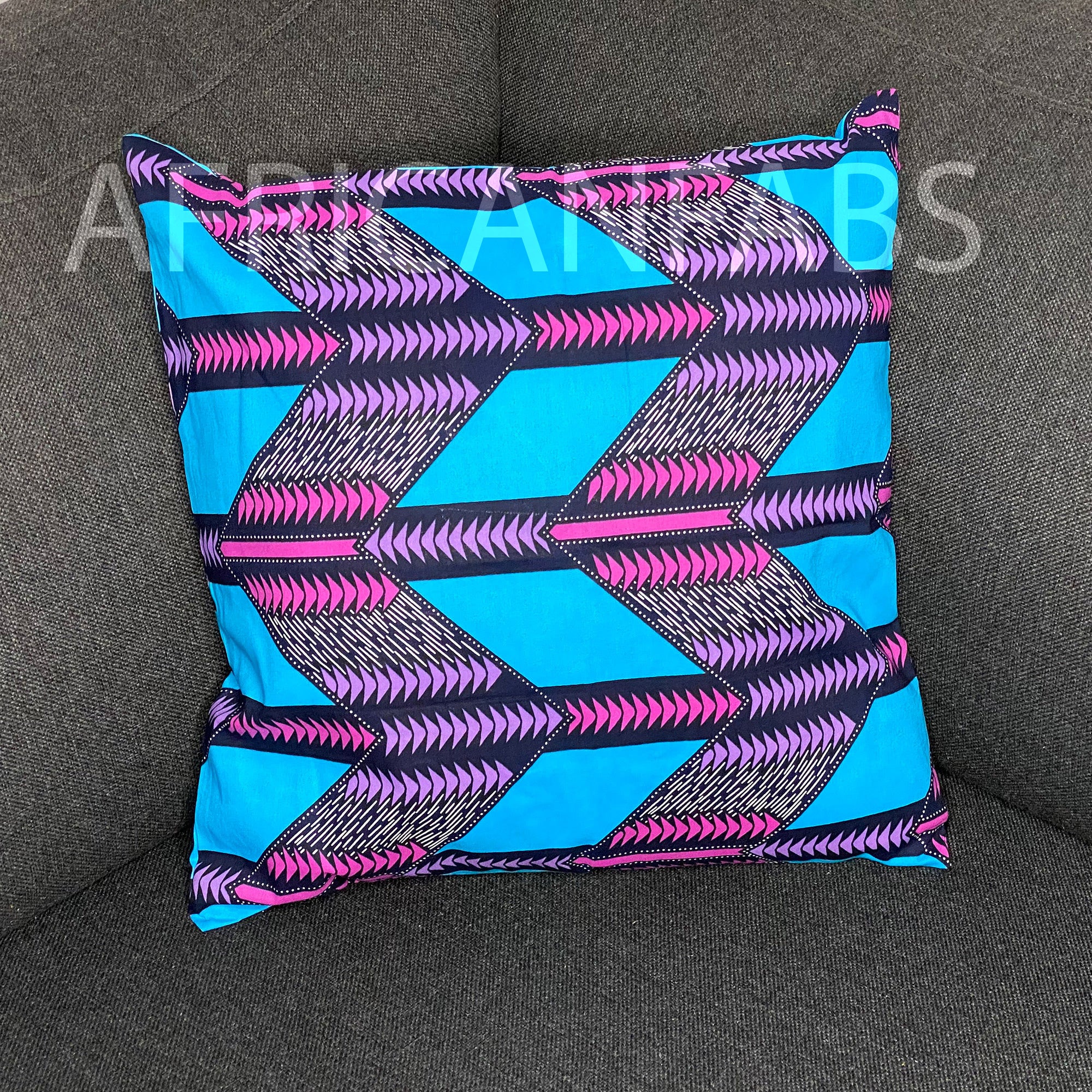 Afrikanisches Kissen | Rosa Dreiecke - Dekokissen 45x45 - 100% Baumwolle