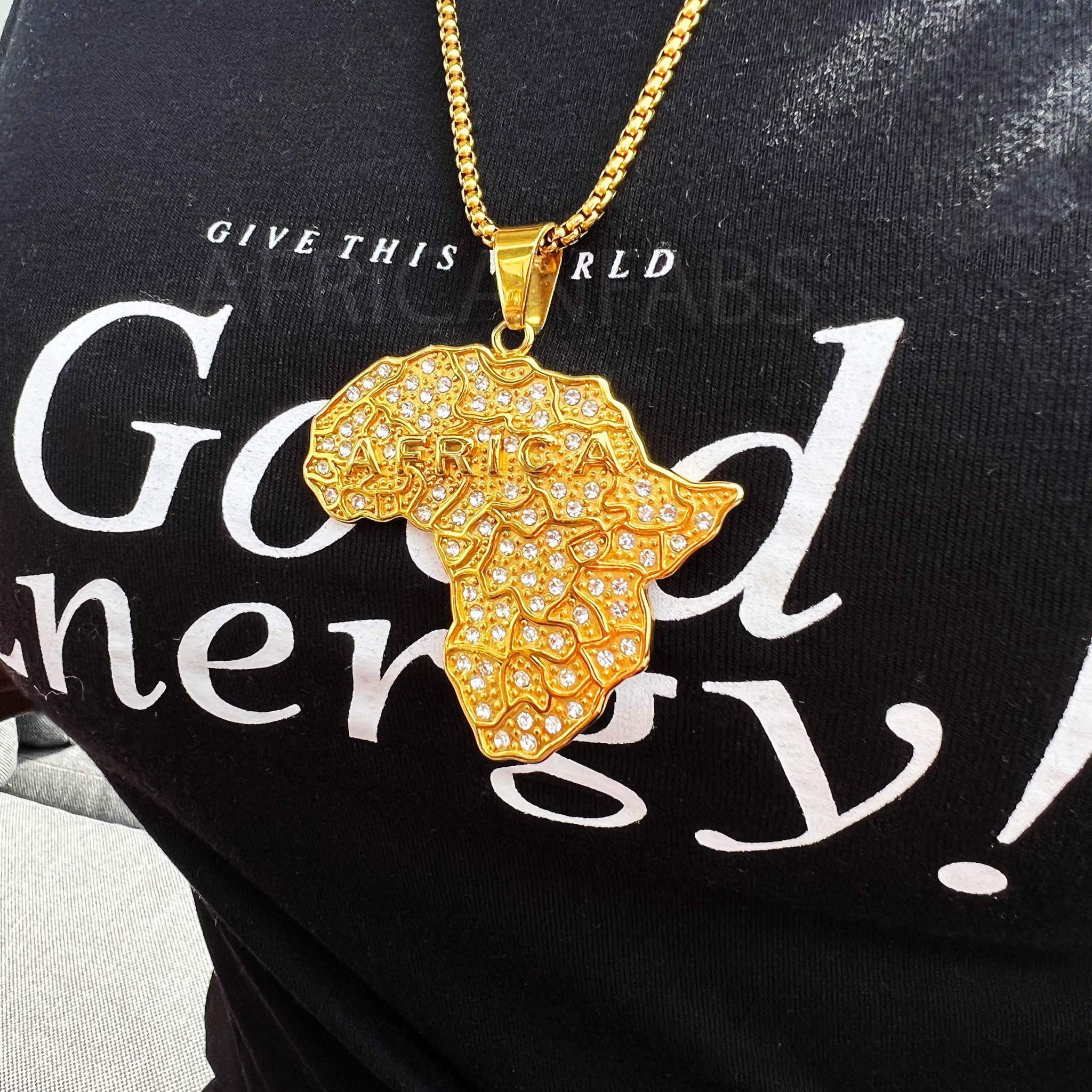 Kette / Halskette - Afrikanischer Kontinent mit Steinen in Diamantoptik - Gold